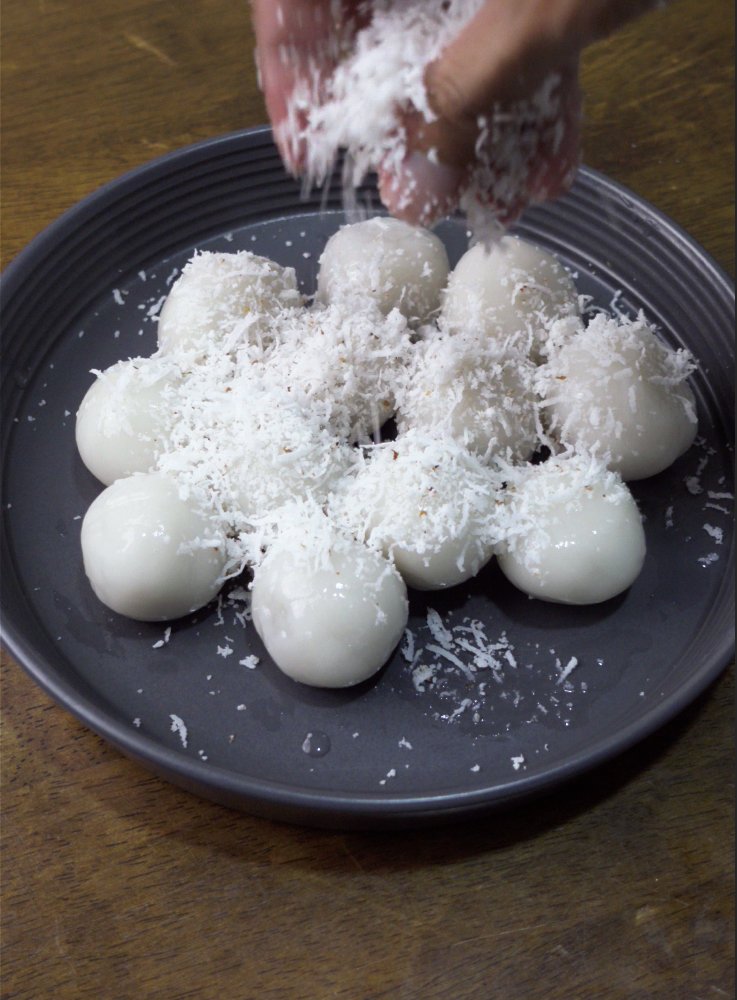 Mont lone yay paw sticky rice balls topped with grated coconut